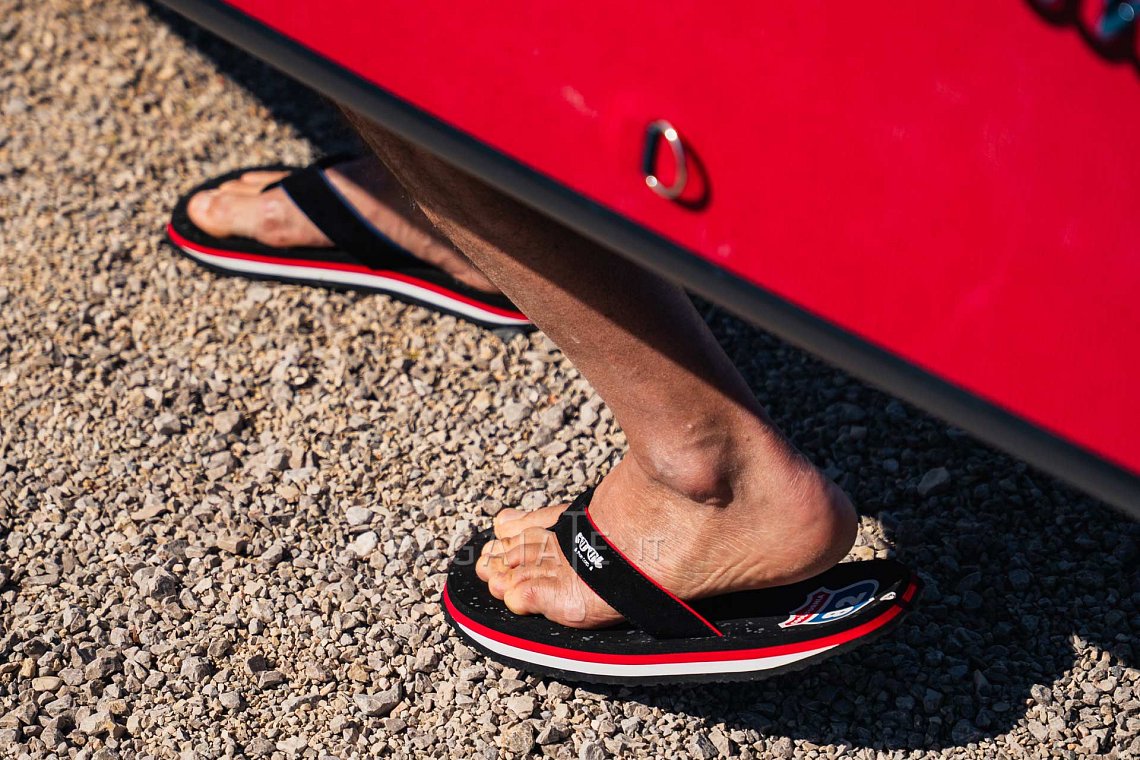 Outfit uomo 1 – bordò – SUP gonfiabili GLADIATOR PRO, lycra, infradito COOL