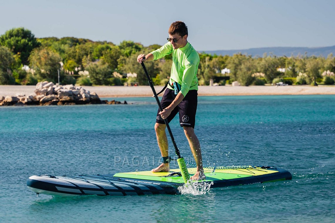 Outfit uomo 3 – verde neon – SUP gonfiabili GLADIATOR PRO, lycra, infradito COOL