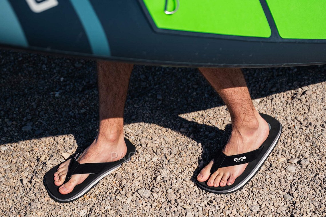 Outfit uomo 3 – verde neon – SUP gonfiabili GLADIATOR PRO, lycra, infradito COOL