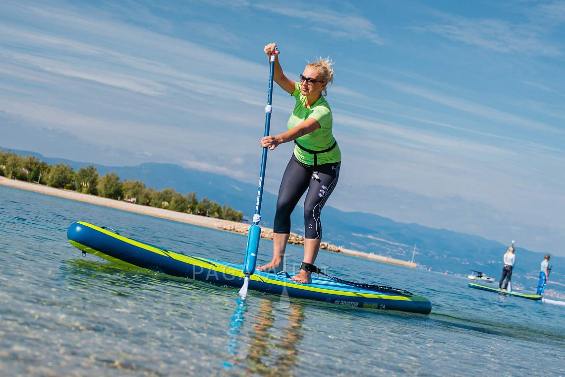 Outfit donna 6 – verde neon – SUP gonfiabil GLADIATOR PRO, lycra, infradito COOL