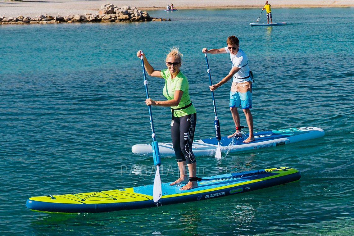 Outfit donna 6 – verde neon – SUP gonfiabil GLADIATOR PRO, lycra, infradito COOL