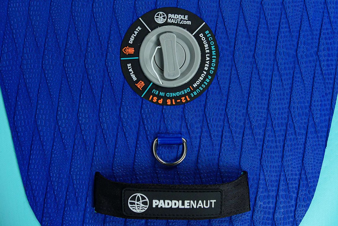 Paddleboardy PADDLENAUT - tři madla pro pohodlné přenášení.