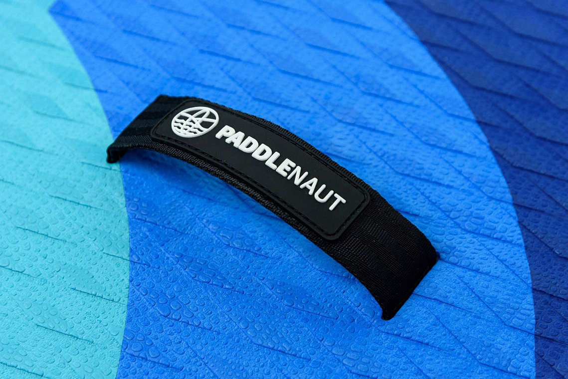 Paddleboardy PADDLENAUT - tři madla pro pohodlné přenášení.