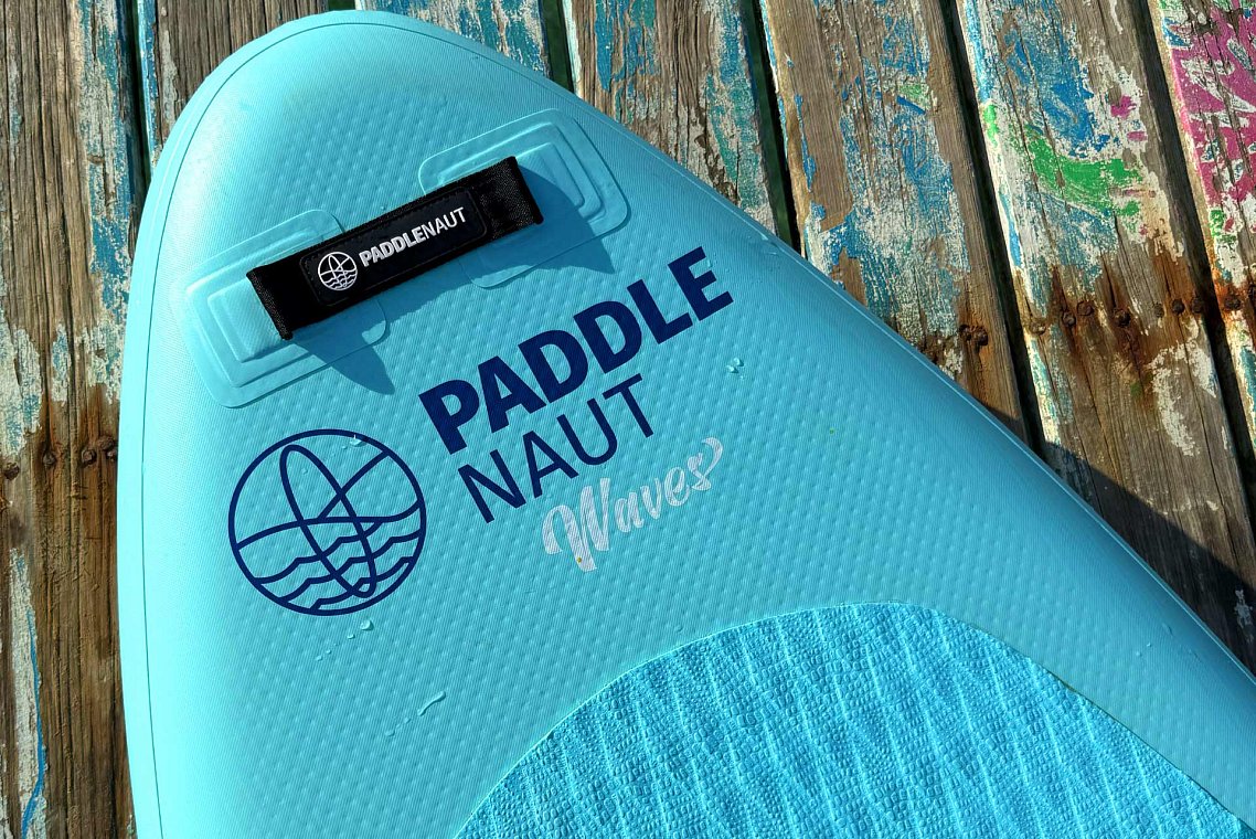 Paddleboardy PADDLENAUT - tři madla pro pohodlné přenášení.