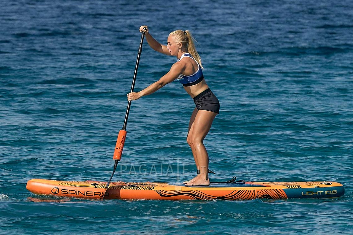 Outfit donna 1 - oranzova - elastická sportovní podprsenka, shorts elastici